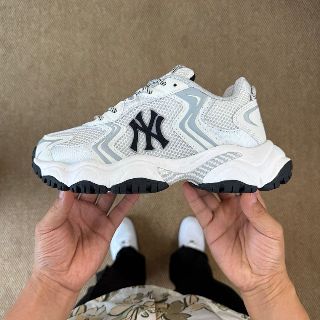 MLB Big Ball Chunky P New York Yankees White Grey Trainers 3ASXBF03N-50WHS