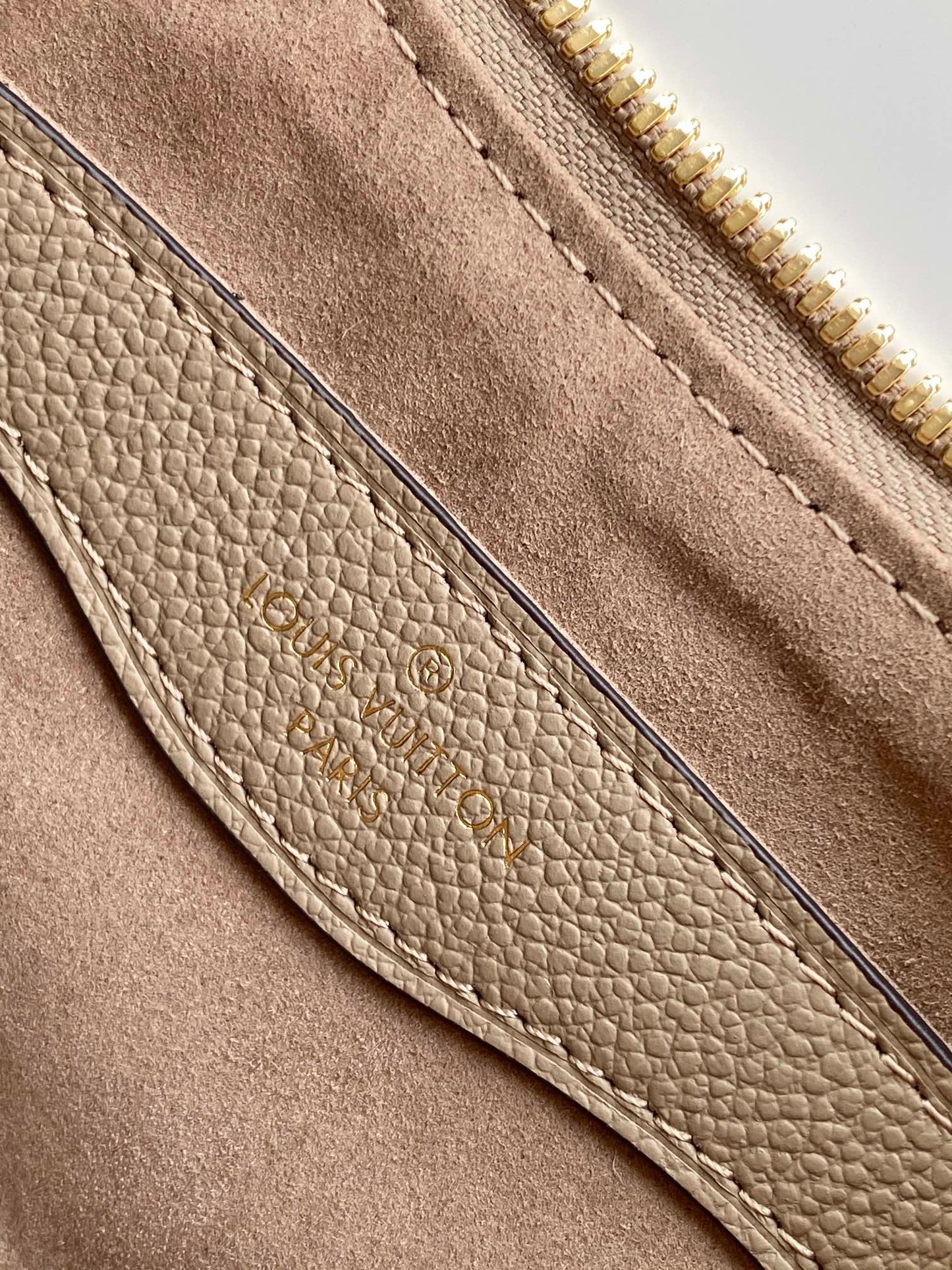 Louis Vuitton Elegant Monogram Pattern Crossbody Shoulder Bag with Gold Chain