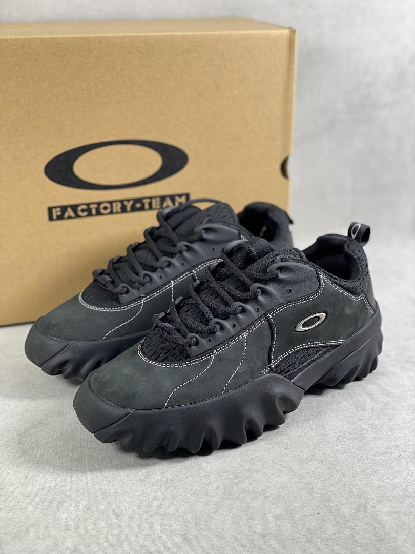 Oakley Factory Team Flesh Blackout Sneakers Men's Chunky Sole Shoes Retro Y2K