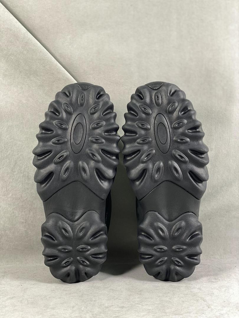 Oakley Factory Team Flesh Blackout Sneakers Men's Chunky Sole Shoes Retro Y2K
