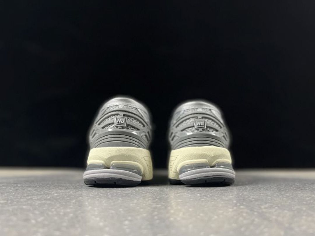 New Balance 1906R Silver Metallic Sea Salt Running Shoes Sneakers M1906RA
