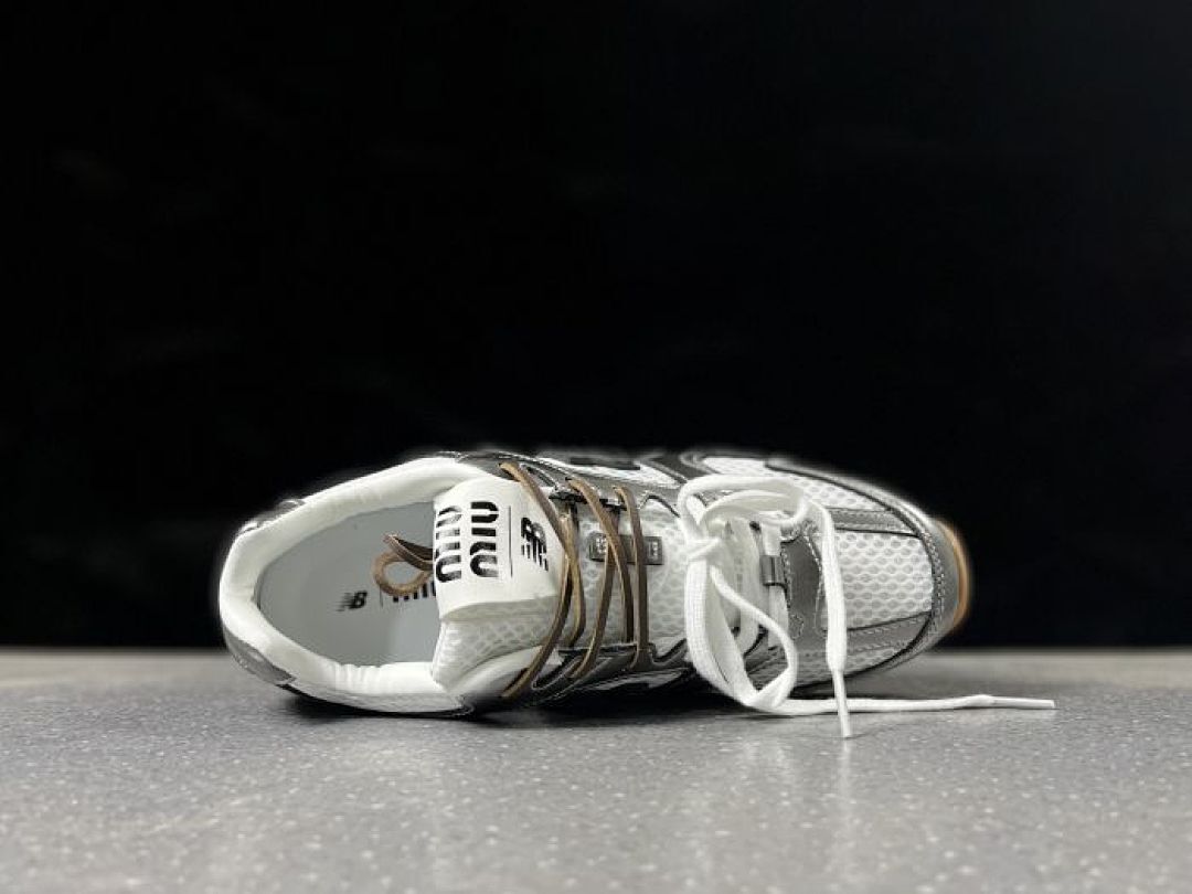 New Balance 530 White Metallic Silver Gum Sole Running Shoes Trainers MR530EMG
