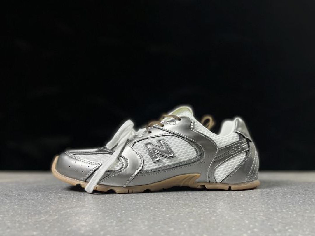 New Balance 530 White Metallic Silver Gum Sole Running Shoes Trainers MR530EMG