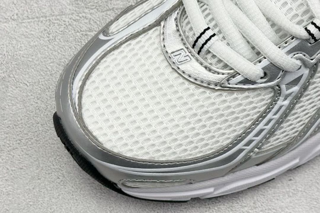 New Balance 740 White Silver Black Metallic Retro Running Shoes