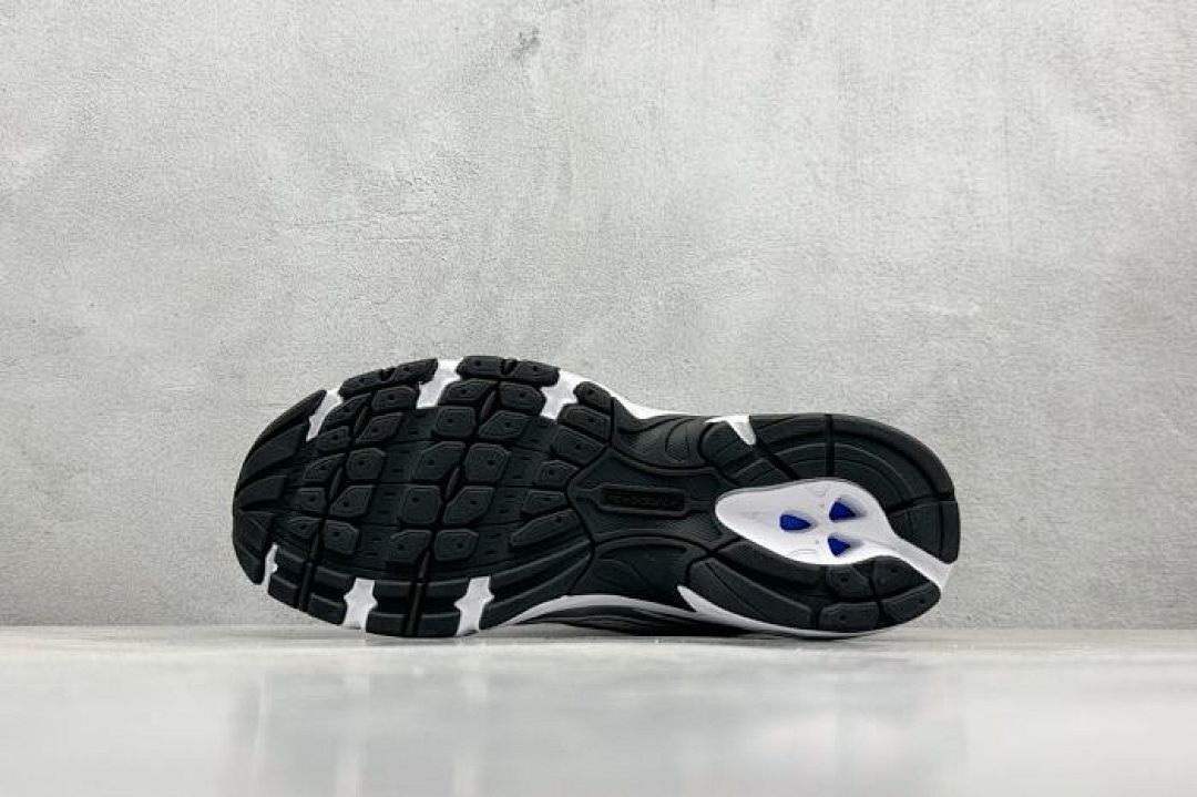 New Balance 740 White Silver Black Metallic Retro Running Shoes