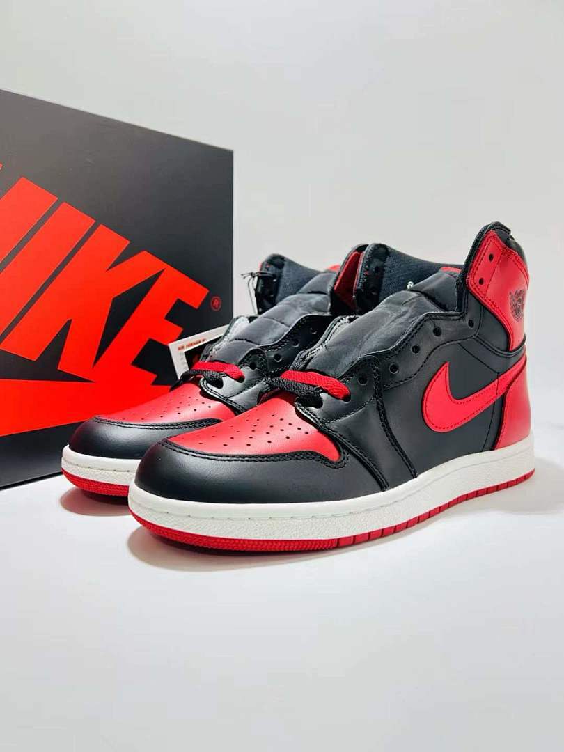Nike Air Jordan 1 Retro High OG 'Bred Banned' Black Red White Men's Sneakers 555088-061