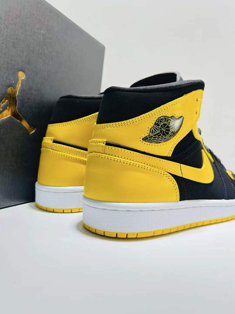 Nike Air Jordan 1 Mid "Black Pollen" (554724-077) Yellow Black Men's Women's Lifestyle Sneakers