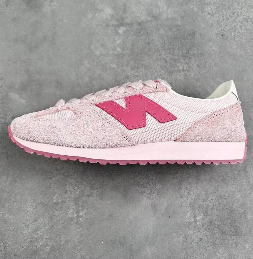 New Balance 220 Women's Rosewater Pink White Suede Mesh Lifestyle Sneakers U220RLA