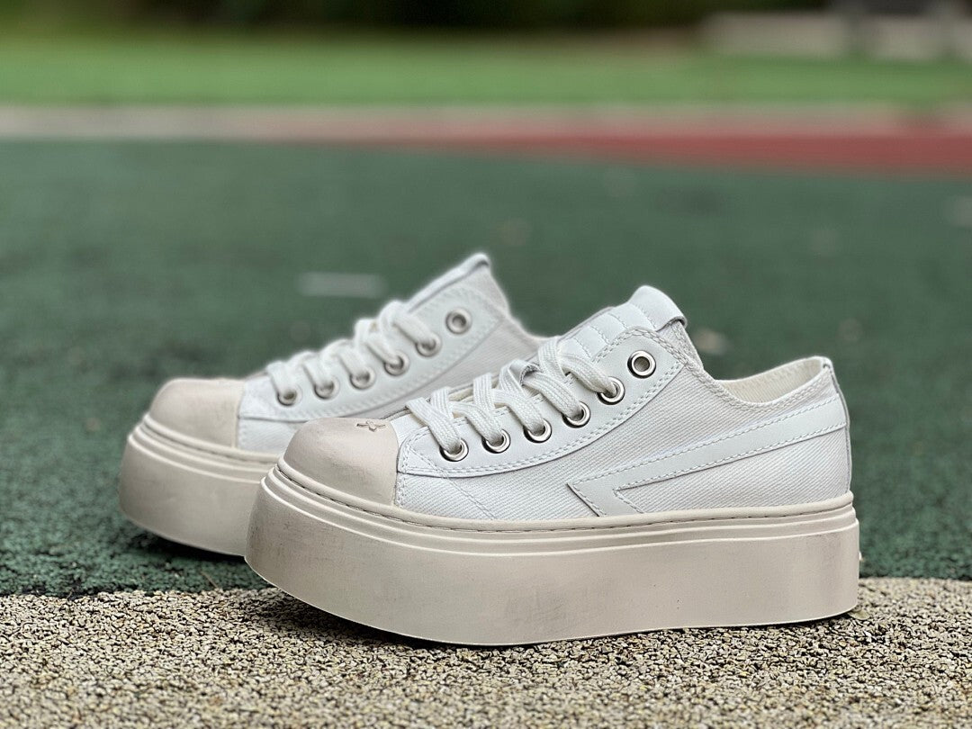 Fila Women's Stackhouse Crossover Platform Low-Top Canvas Sneakers