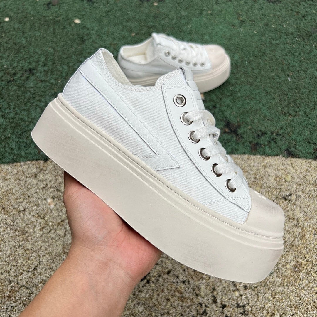 Fila Women's Stackhouse Crossover Platform Low-Top Canvas Sneakers