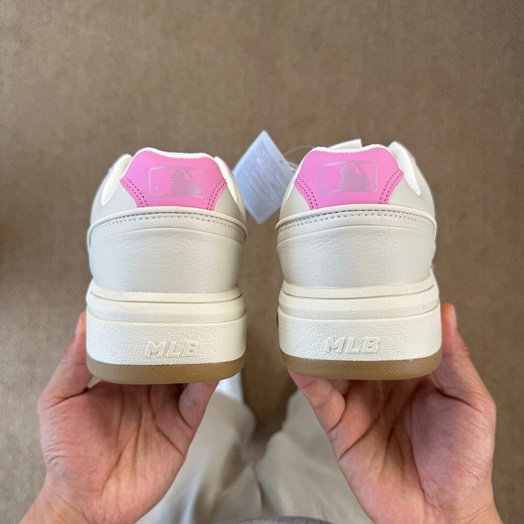 MLB Chunky Liner New York Yankees Moonlit Mysteries Pink White Sneakers 3ASXCB01N-50PKS