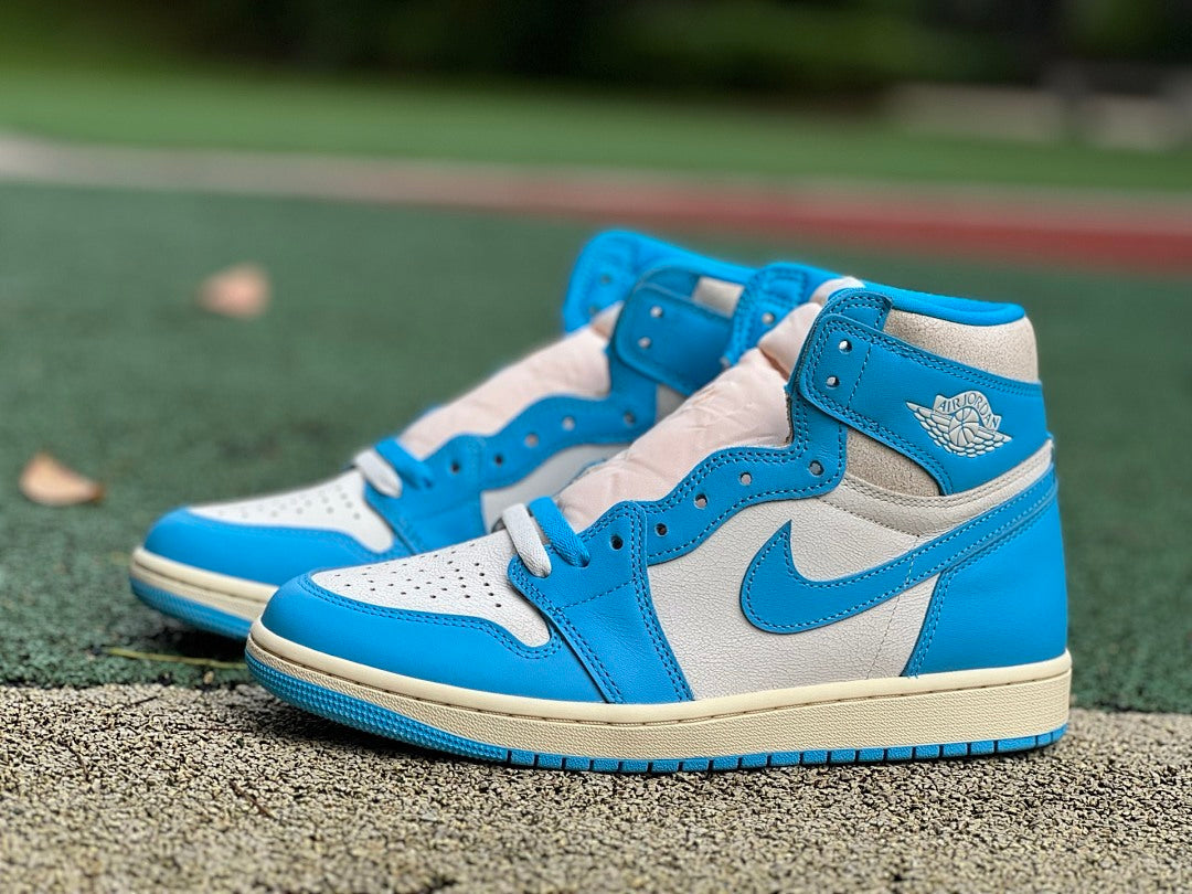 Air Jordan 1 Retro High OG 'University Blue' 555088-134