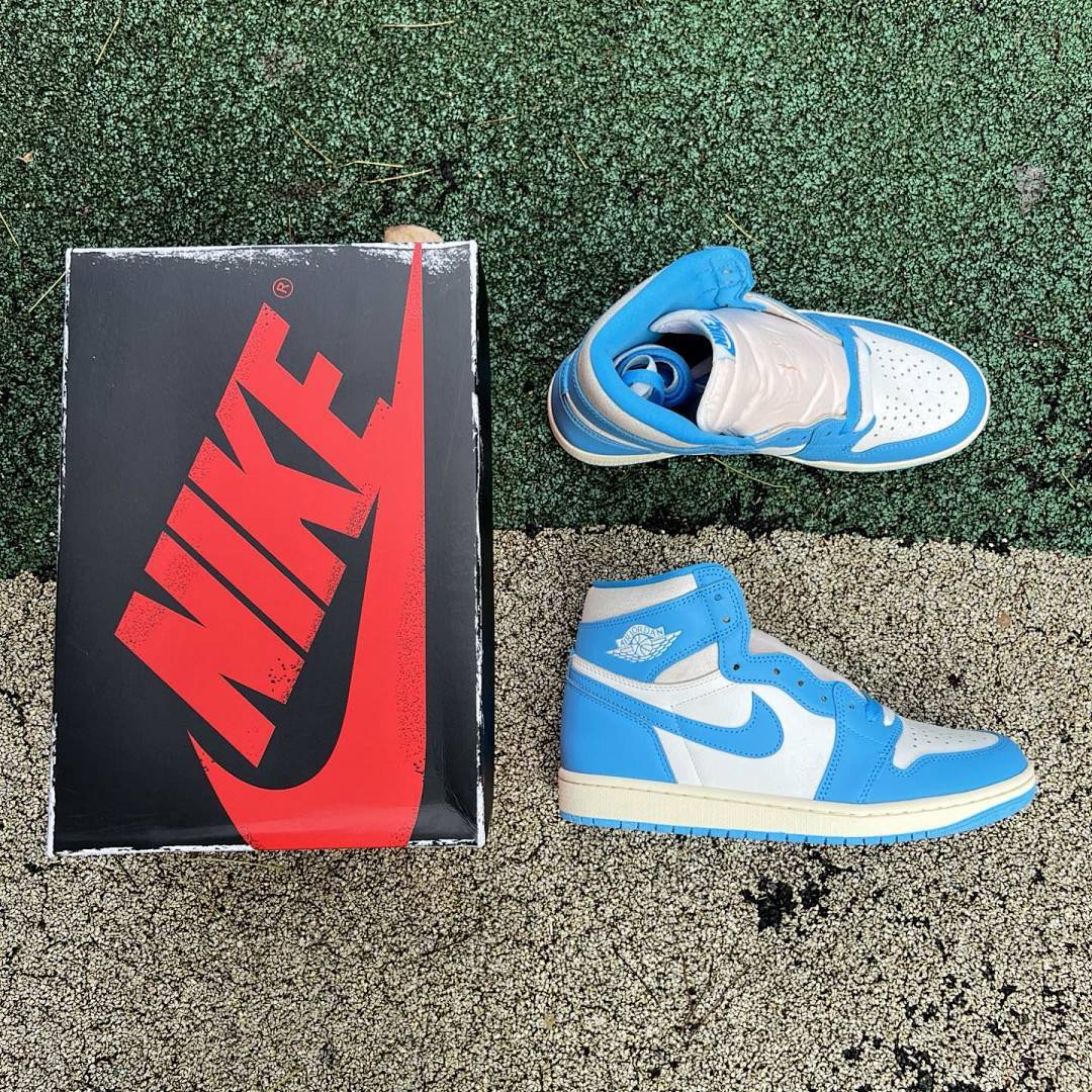 Air Jordan 1 Retro High OG 'University Blue' 555088-134
