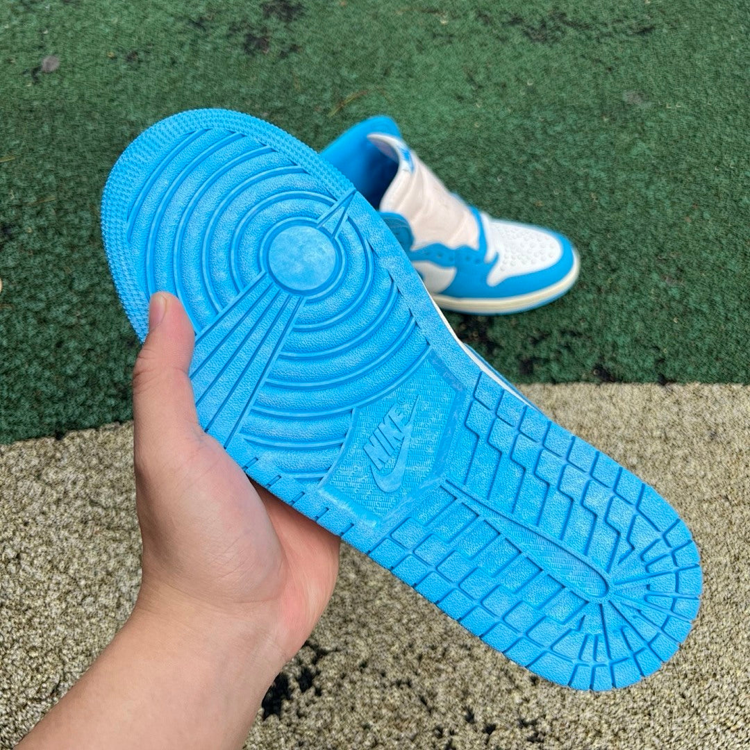 Air Jordan 1 Retro High OG 'University Blue' 555088-134
