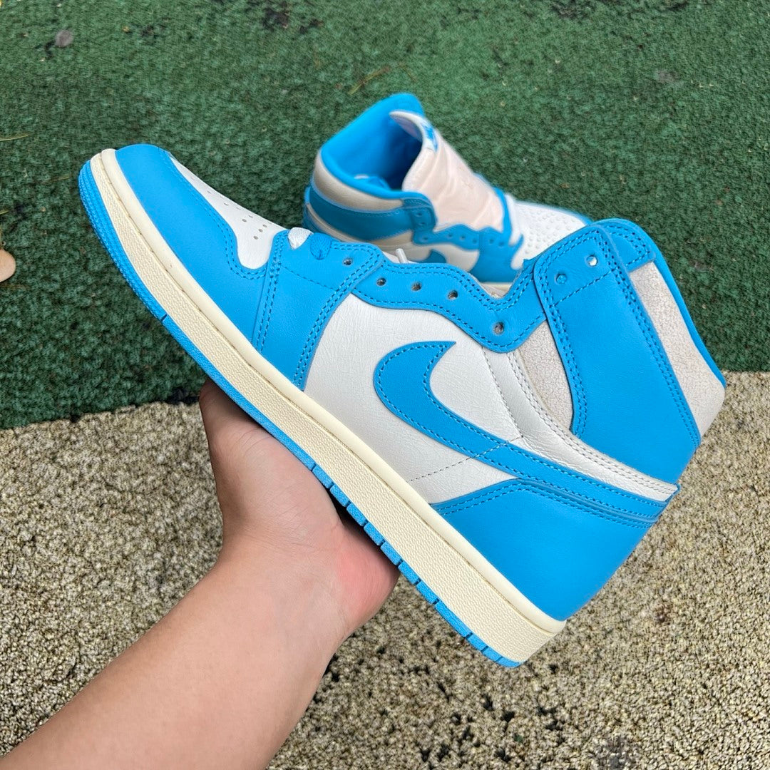 Air Jordan 1 Retro High OG 'University Blue' 555088-134