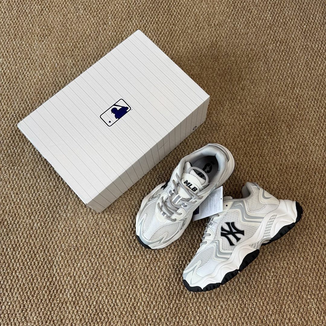 MLB Big Ball Chunky P New York Yankees White Grey Trainers 3ASXBF03N-50WHS