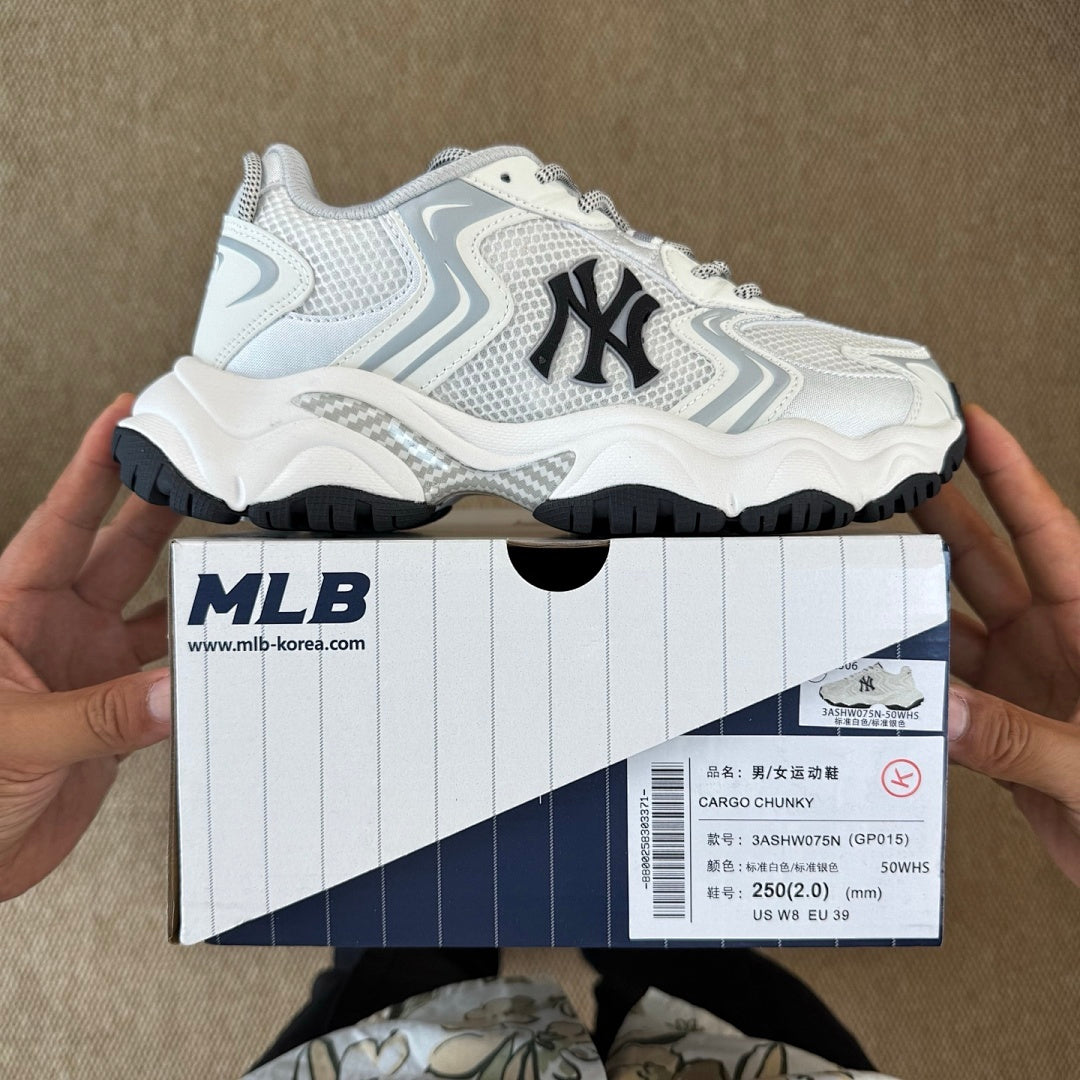 MLB Big Ball Chunky P New York Yankees White Grey Trainers 3ASXBF03N-50WHS