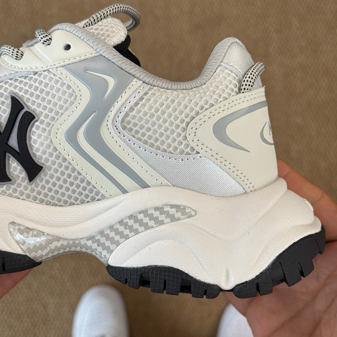 MLB Big Ball Chunky P New York Yankees White Grey Trainers 3ASXBF03N-50WHS