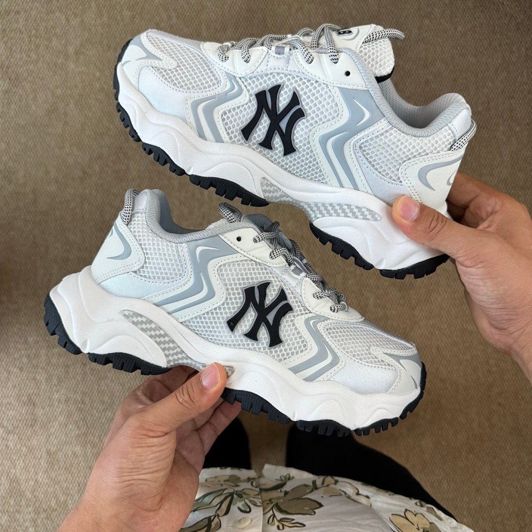 MLB Big Ball Chunky P New York Yankees White Grey Trainers 3ASXBF03N-50WHS