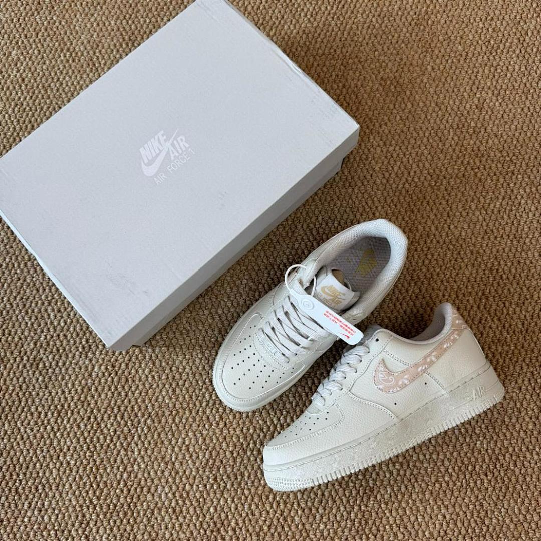 Nike Women's Air Force 1 Low 'Pink Paisley' White Pink Oxford DH4406-100