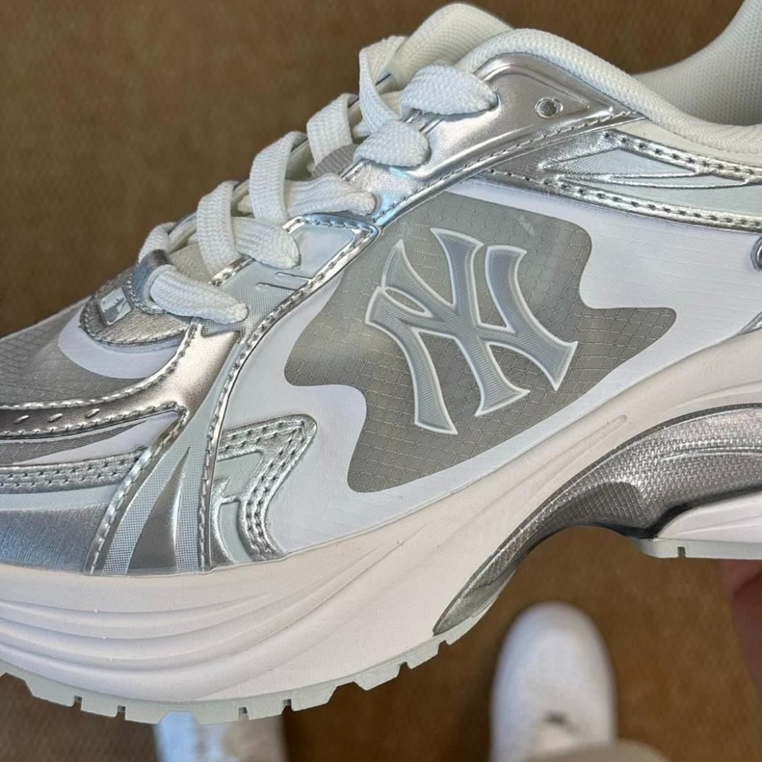 MLB Chunky Liner New York Yankees White Silver 3ASXLA13N-50SLL