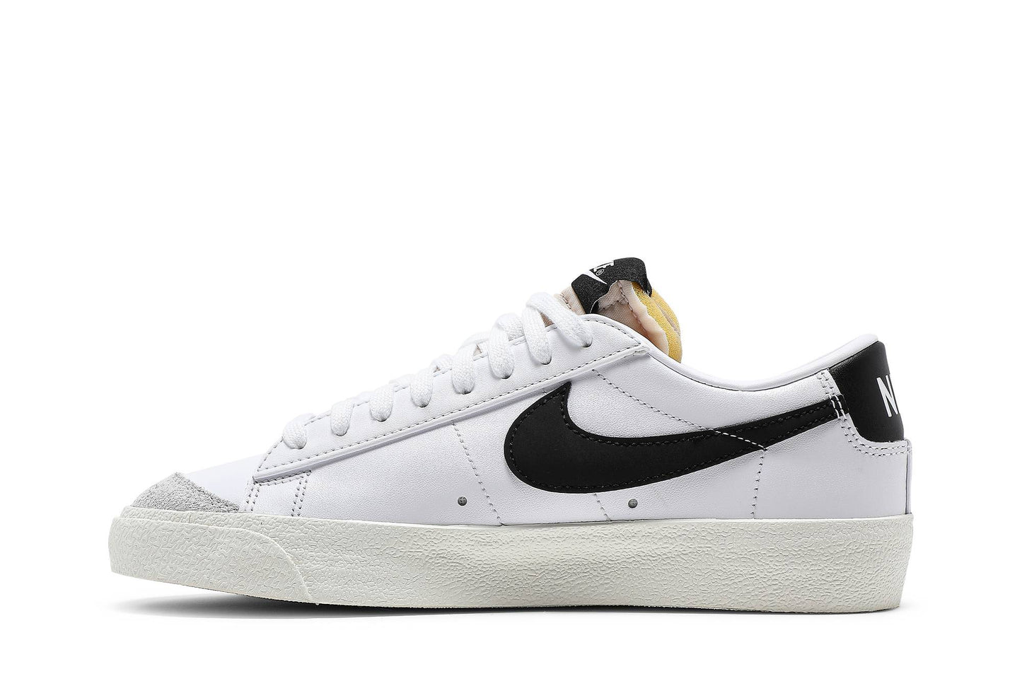 ( Women ) Nike Blazer Low ’77 ‘White Black’ DC4769-102