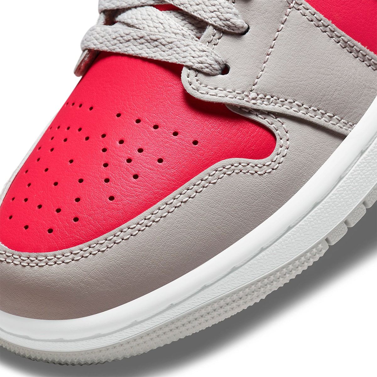 ( Women ) Air Jordan 1 Low ‘Light Iron Ore Siren Red’ DC0774-060