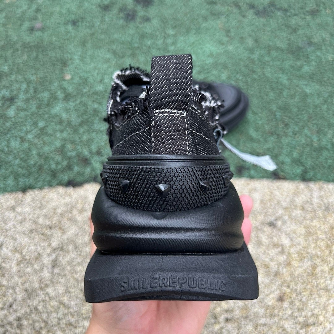 SMILEREPÚBLIC Black Distressed Chunky Sole Low Top Sneakers Style No. 1