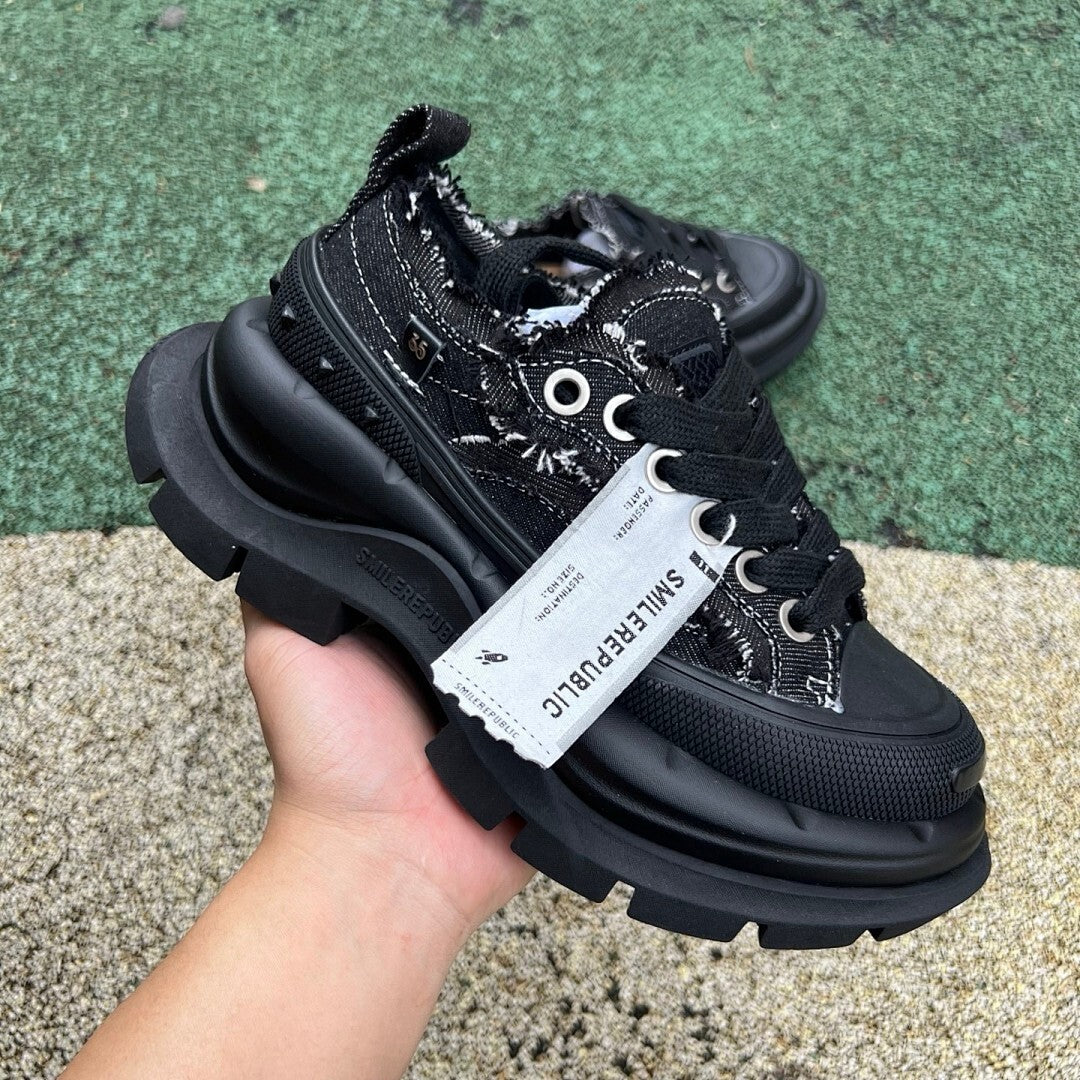 SMILEREPÚBLIC Black Distressed Chunky Sole Low Top Sneakers Style No. 1