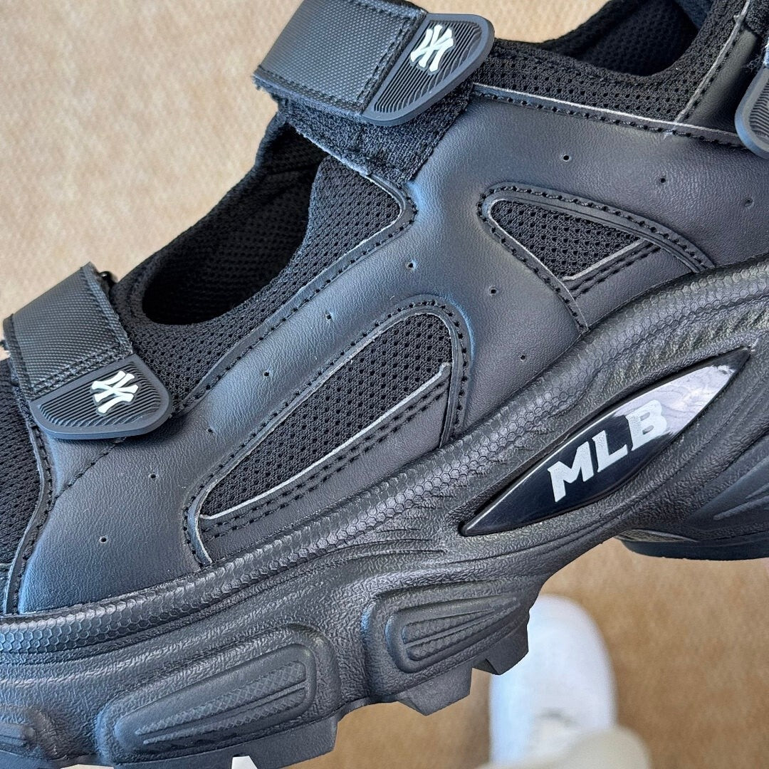 MLB New York Yankees Chunky Sandal Black 3ASXCN13N-50BKS