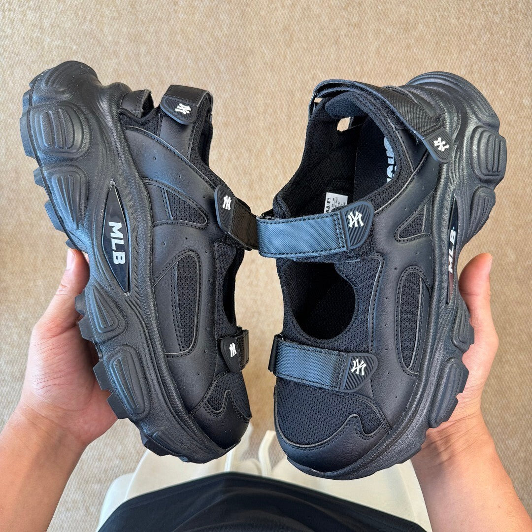 MLB New York Yankees Chunky Sandal Black 3ASXCN13N-50BKS
