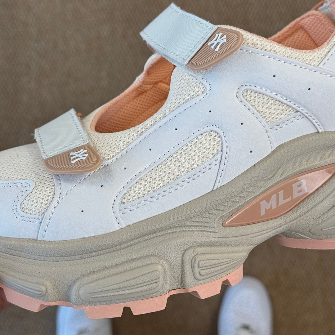MLB Mega Ball Chunky Mule New York Yankees White Beige Pink 3AMBCMB1N-50CRS