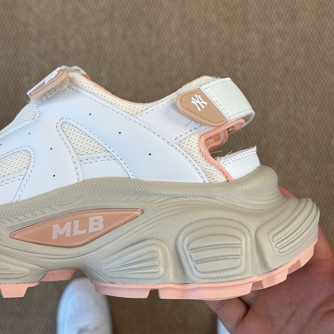 MLB Mega Ball Chunky Mule New York Yankees White Beige Pink 3AMBCMB1N-50CRS