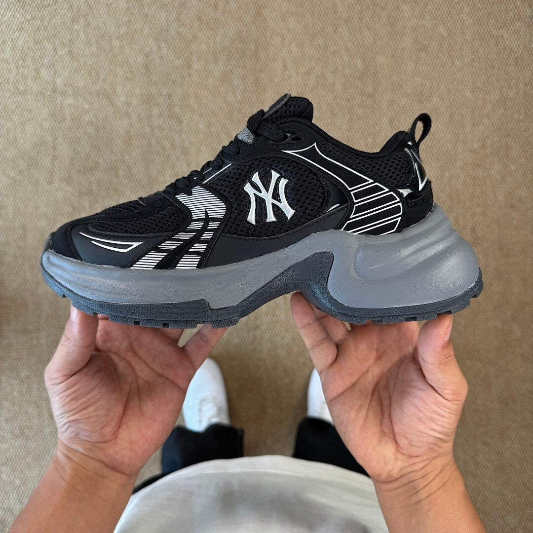 MLB Chunky Liner New York Yankees Black Sneakers 3ASXCA10N-50BKS