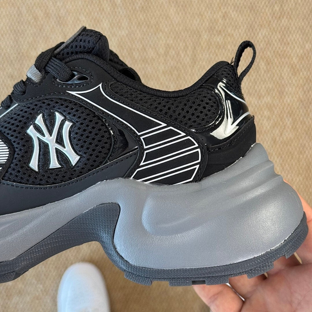 MLB Chunky Liner New York Yankees Black Sneakers 3ASXCA10N-50BKS