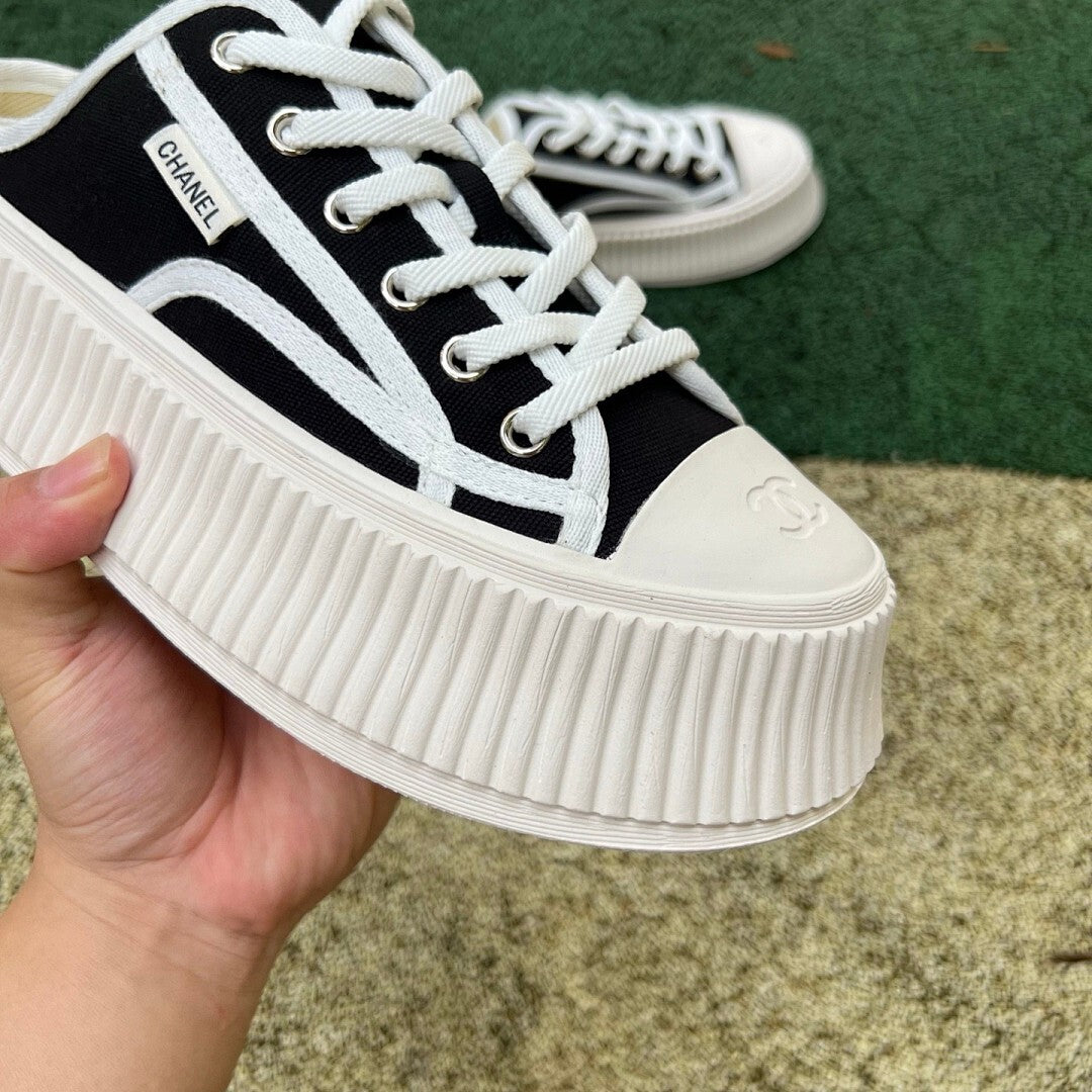 CHANEL Mules in Canvas, White & Black G43690 X56531 K4004