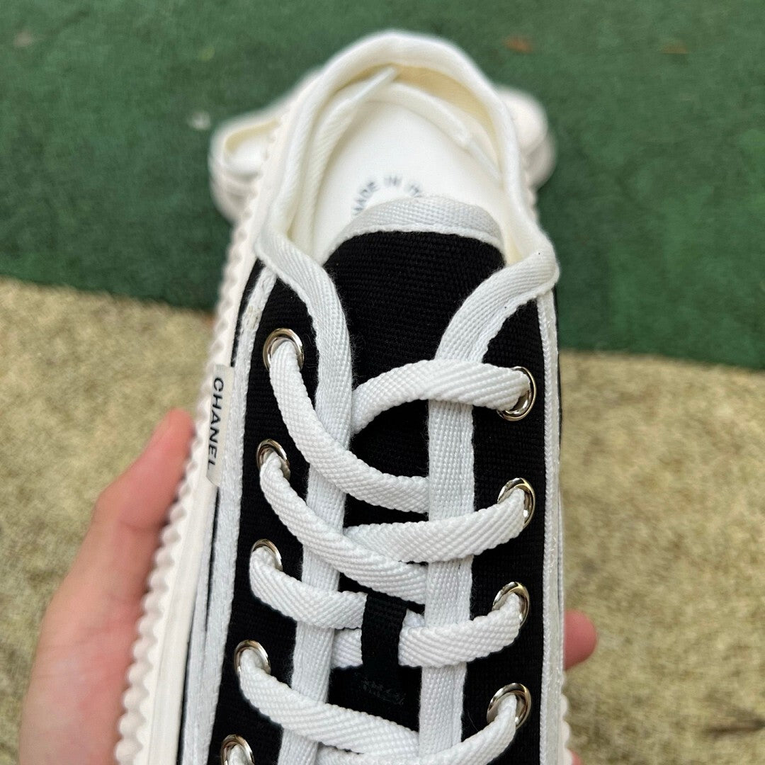 CHANEL Mules in Canvas, White & Black G43690 X56531 K4004