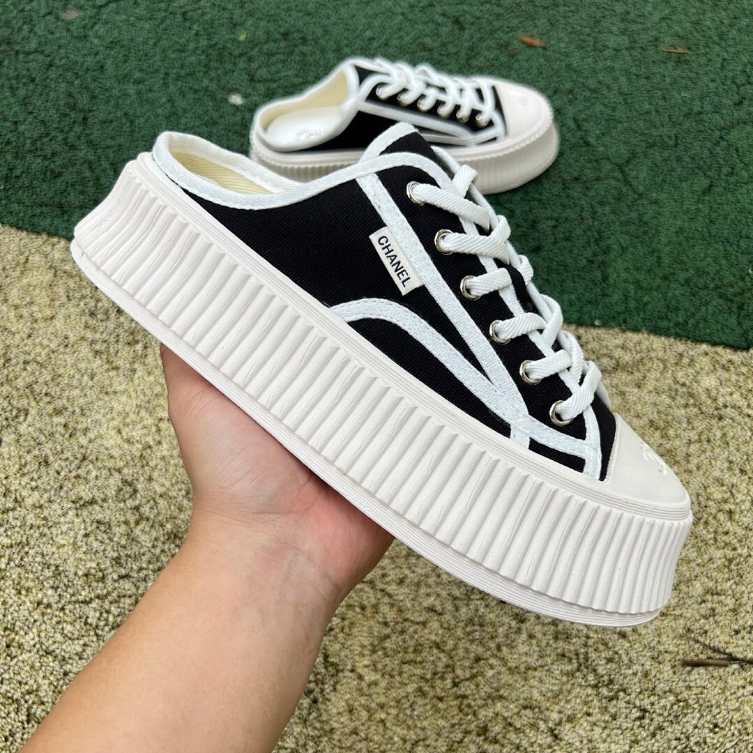 CHANEL Mules in Canvas, White & Black G43690 X56531 K4004