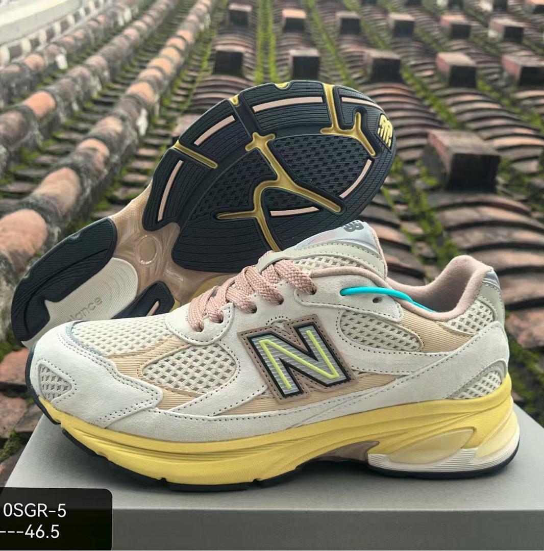 New Balance 2002R Sweet Caramel M2002RHD Cream Beige Yellow Lifestyle Sneakers