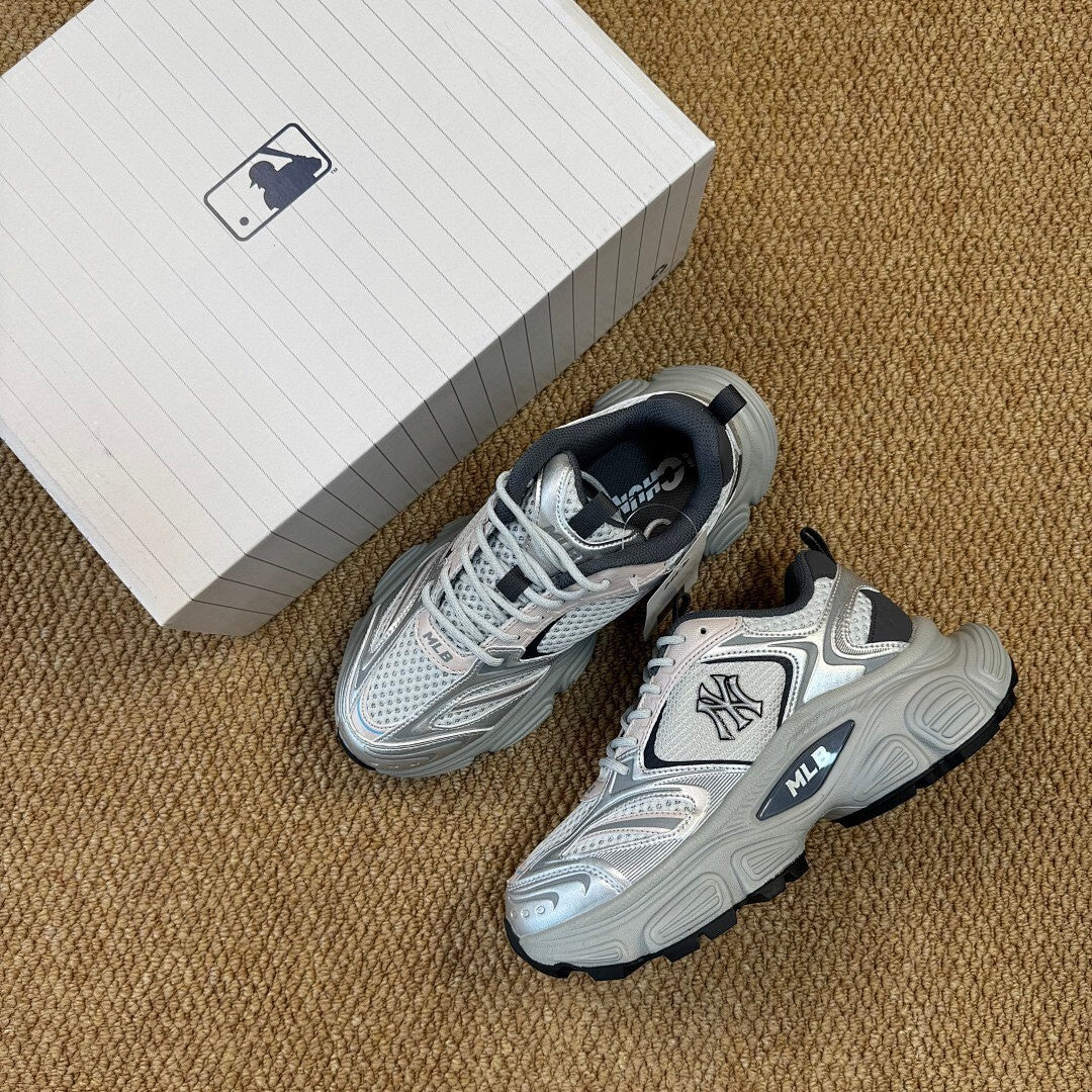 MLB New York Yankees Chunky Liner Basic Shoes Silver 3ASXCB12N 50SGS