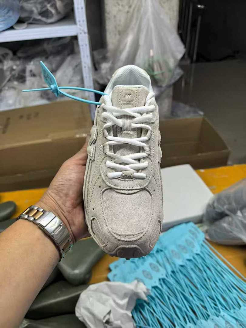 ZOUKEI 2001 Retro Runner Lifestyle Sneakers Cream Off-White
