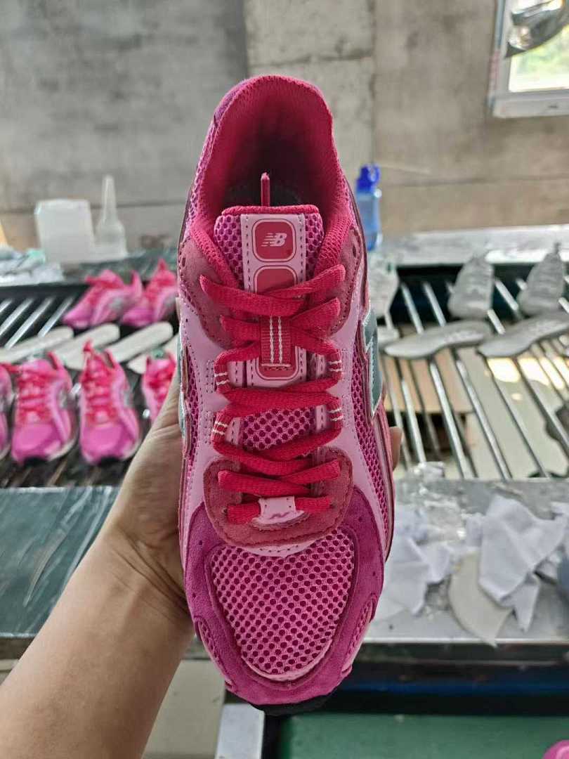 New Balance 2040 Pink Running Shoes Sneakers Women's Athletic Trainers