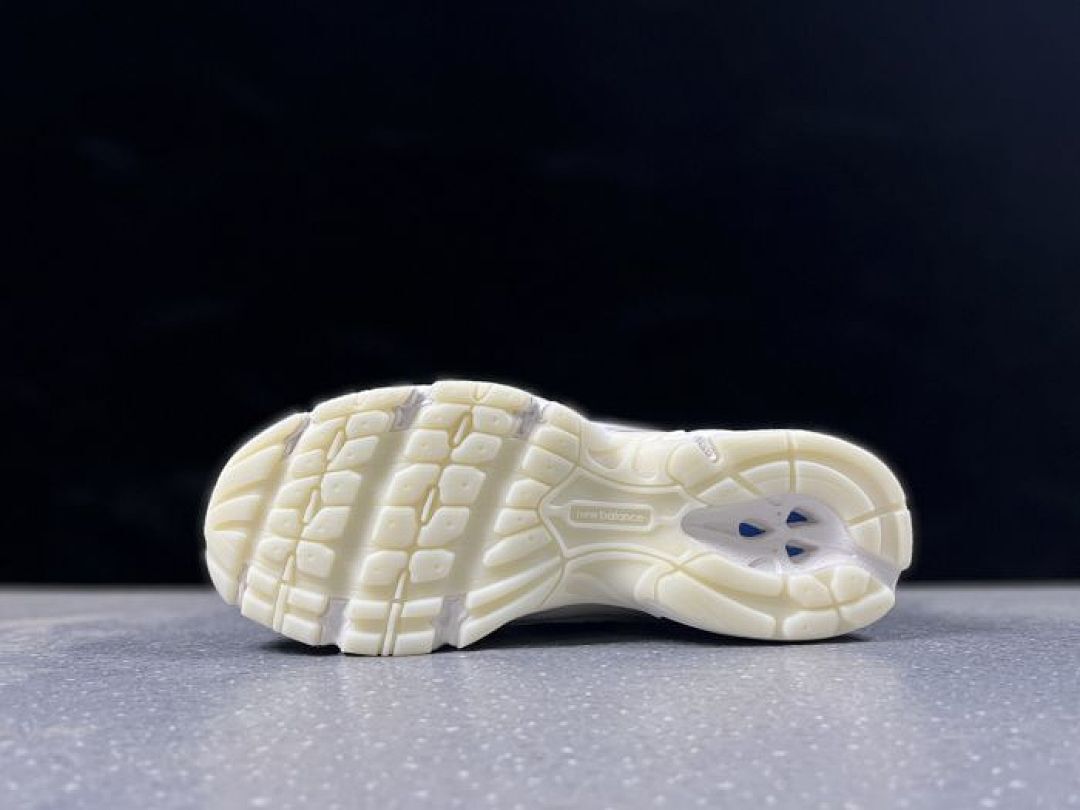 New Balance 740 ABZORB Cream White Retro Running Sneakers