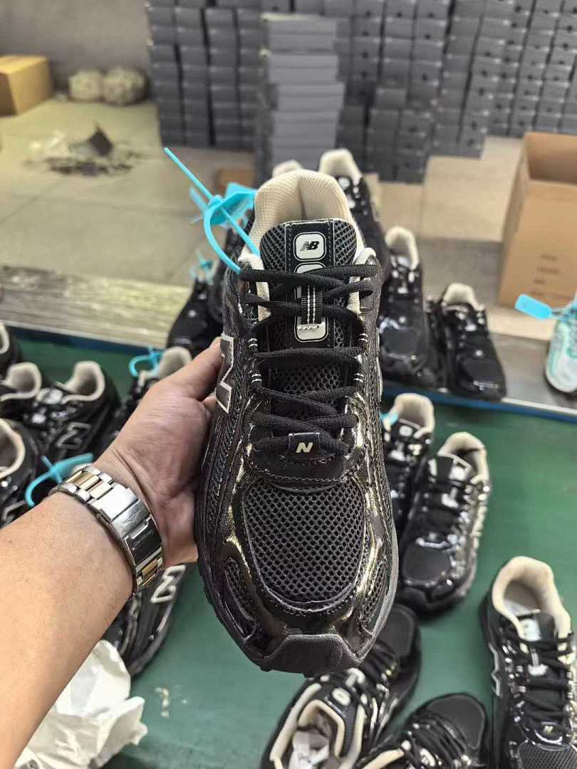 New Balance 2040 Black Mesh Patent Leather Lifestyle Running Sneakers