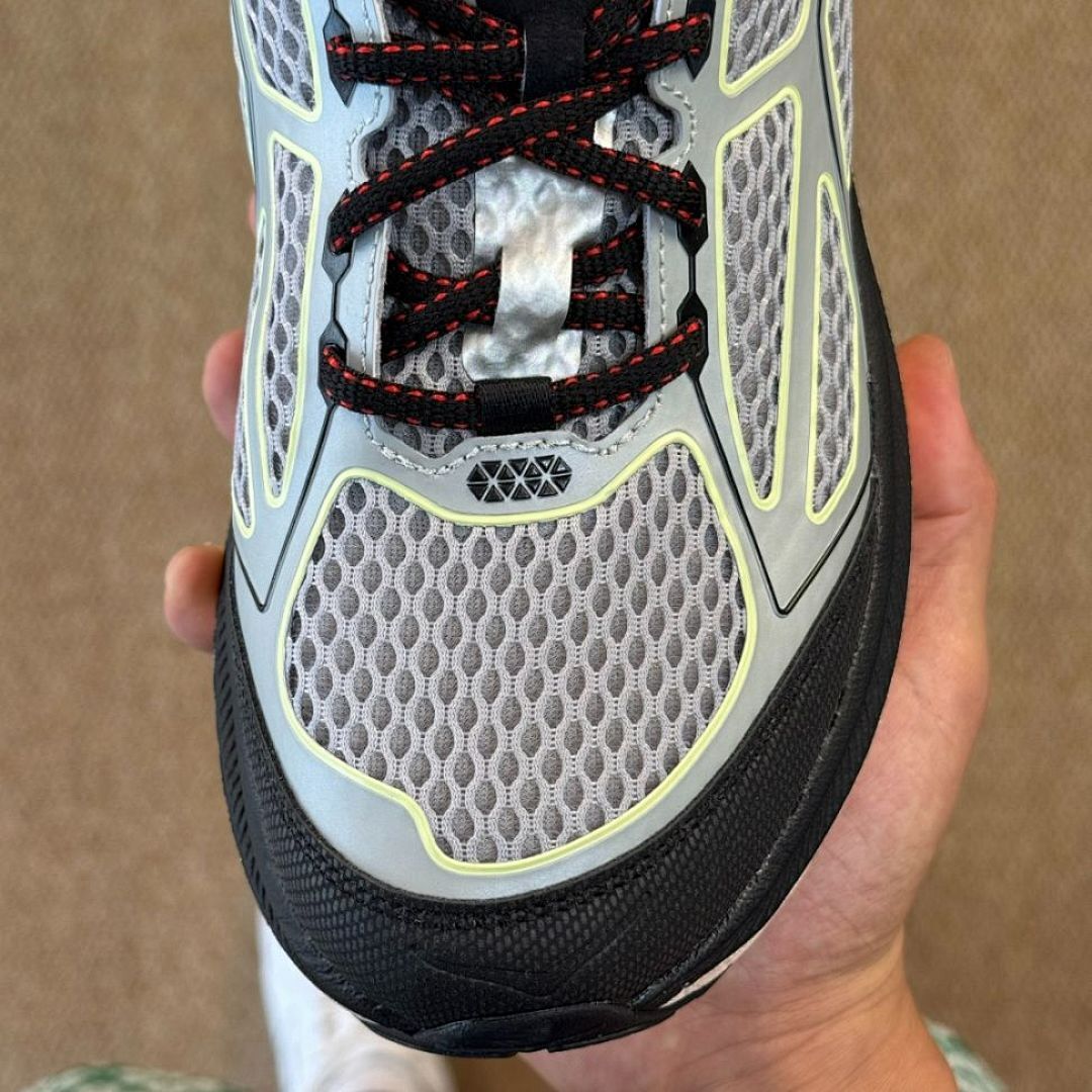 Hoka Clifton 9 Outer Space / Radiant Yellow Running Shoes