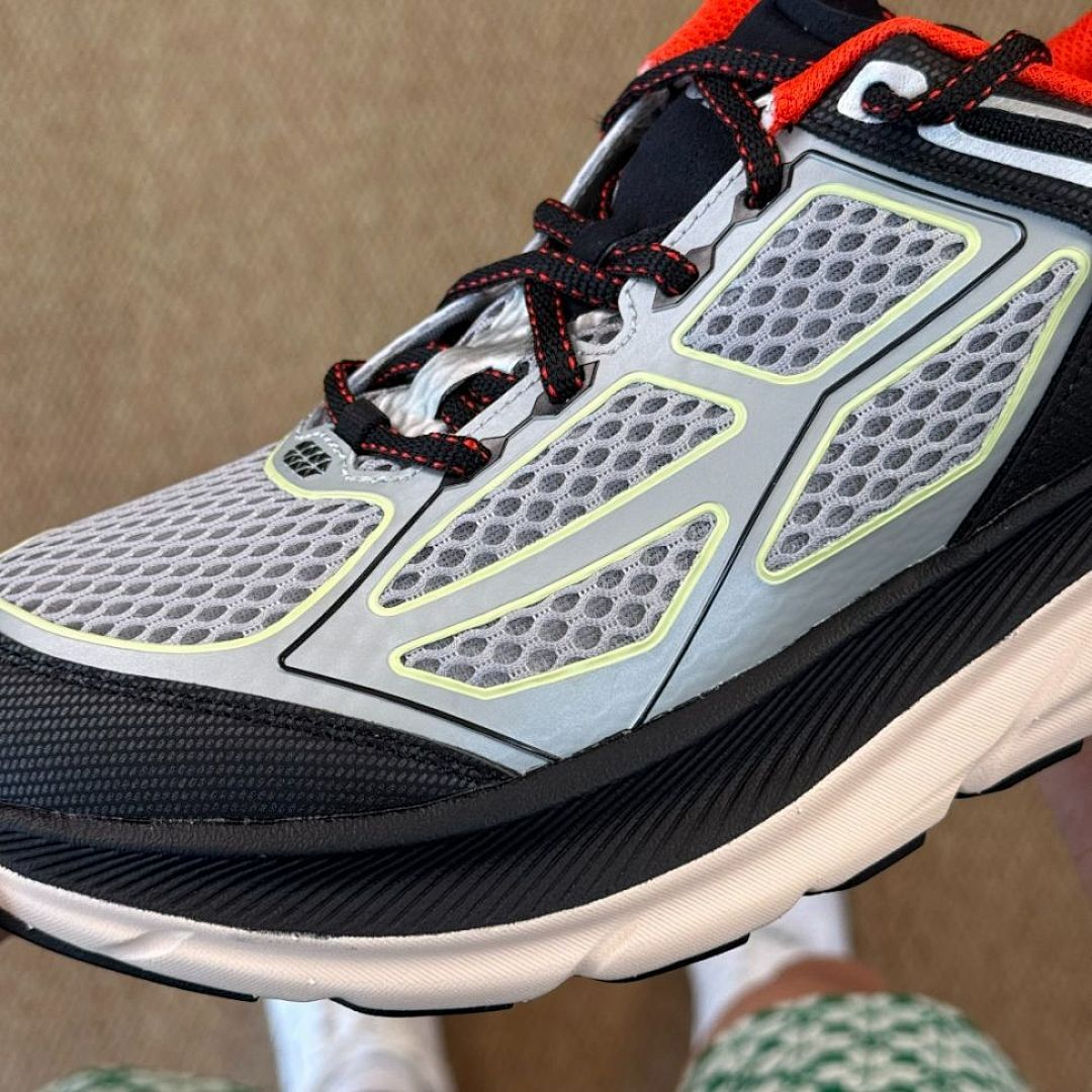 Hoka Clifton 9 Outer Space / Radiant Yellow Running Shoes