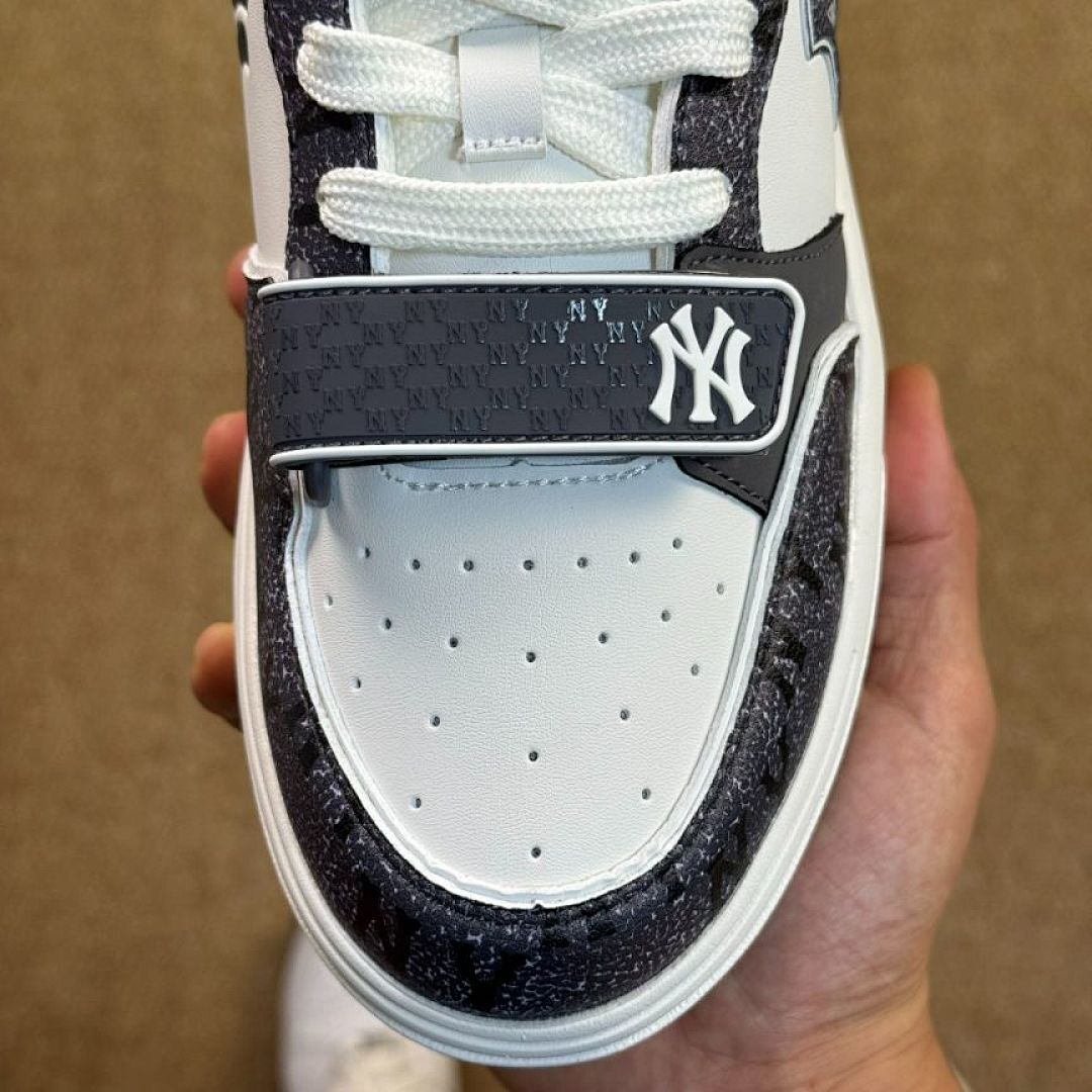 MLB Big Ball Chunky P NY Monogram Sneakers 3ASHCC11N-50WHS