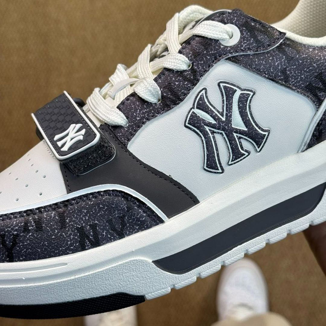 MLB Big Ball Chunky P NY Monogram Sneakers 3ASHCC11N-50WHS