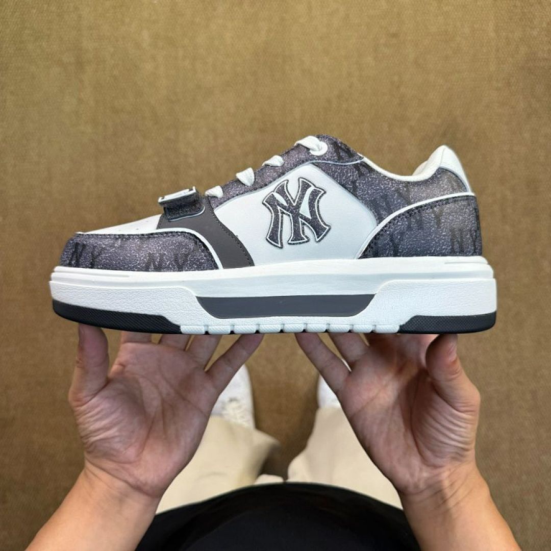 MLB Big Ball Chunky P NY Monogram Sneakers 3ASHCC11N-50WHS