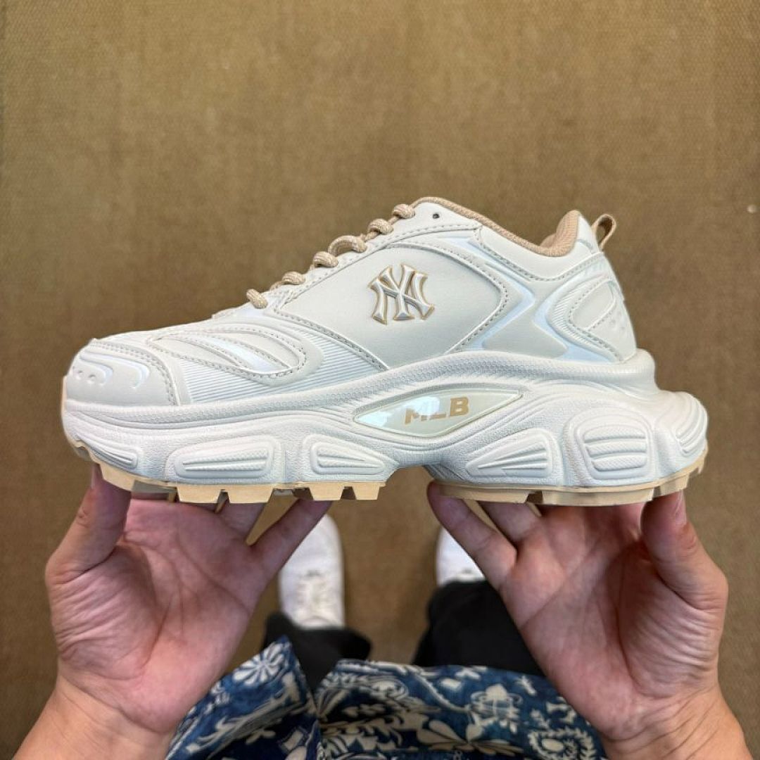 MLB Chunky Liner Low New York Yankees Cream Gold 3ASXCA12N50CRD